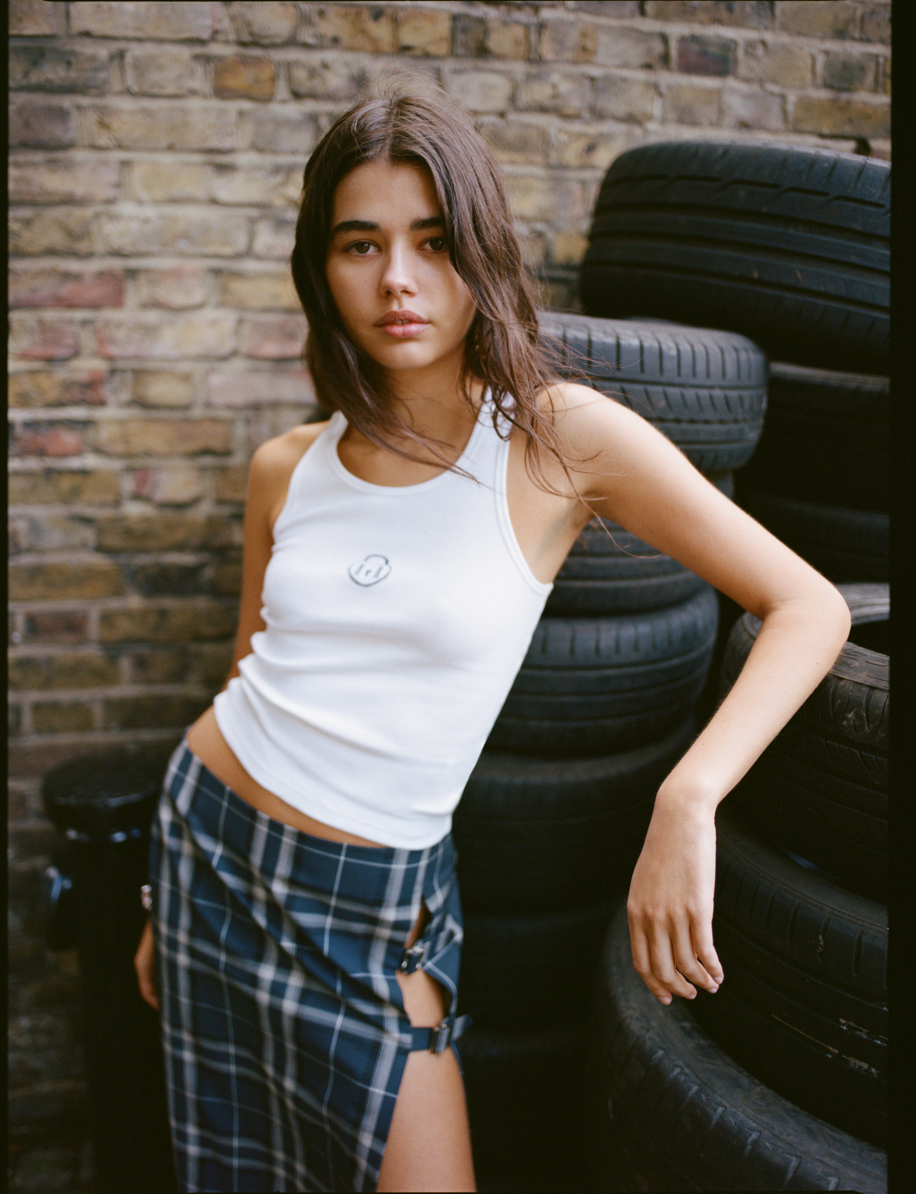 Debute Online Archive Sale